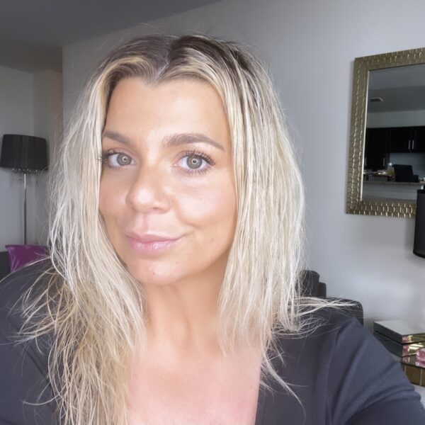 Natural everyday makeup under 12 minutes.